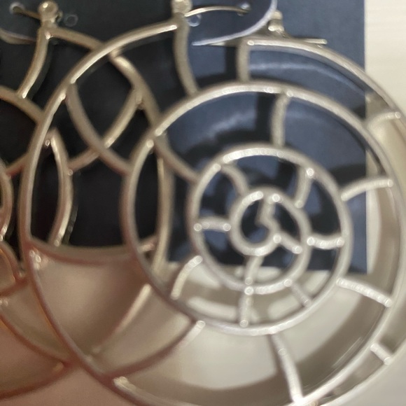 Hook and eye unique pattern silver earrings - Picture 3 of 3